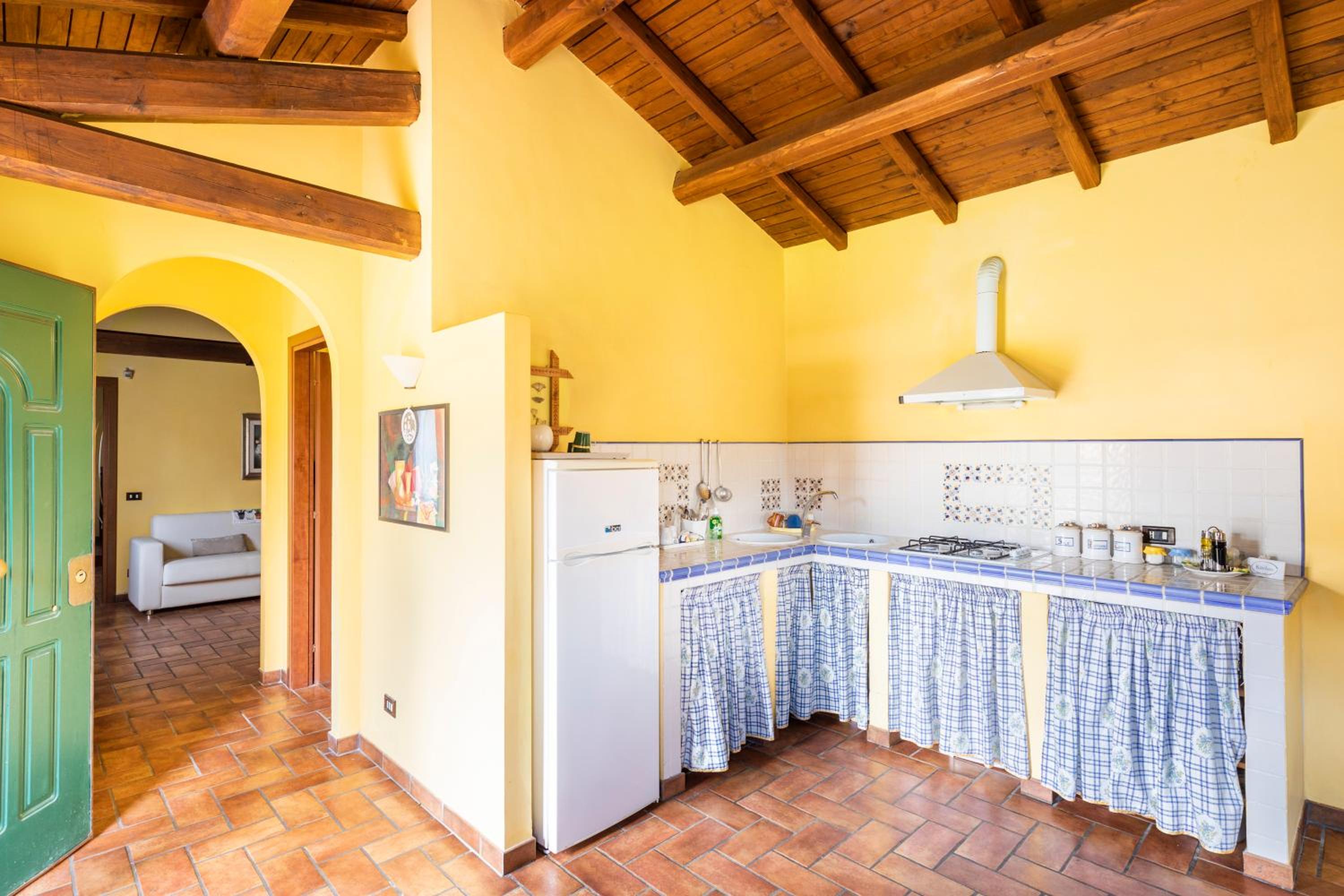 Villa with Large Garden and Free Parking