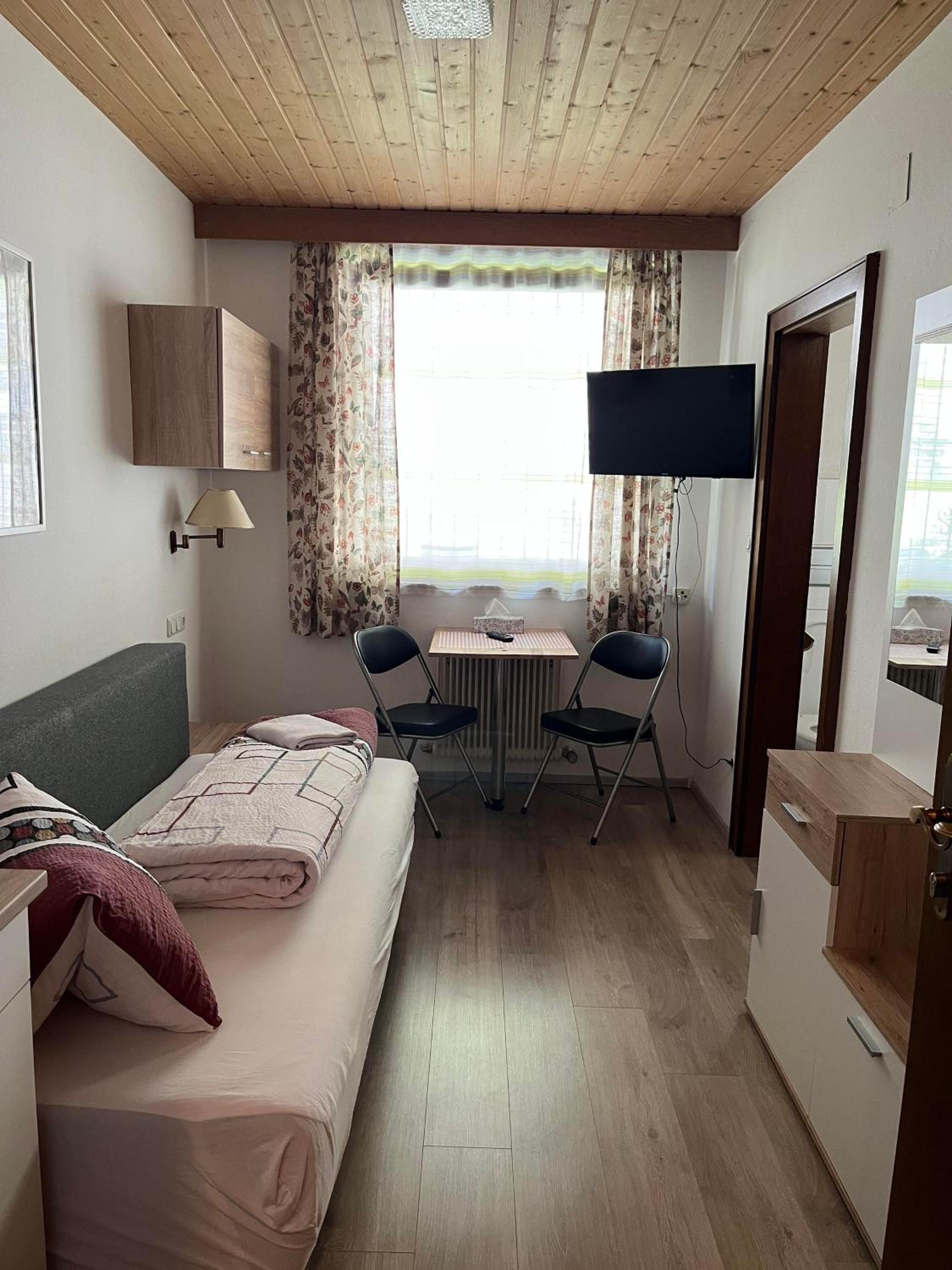 Pension Steiner, 6143 Matrei am Brenner!!Check-in between 15 - 21 o'clock!! No breakfast
