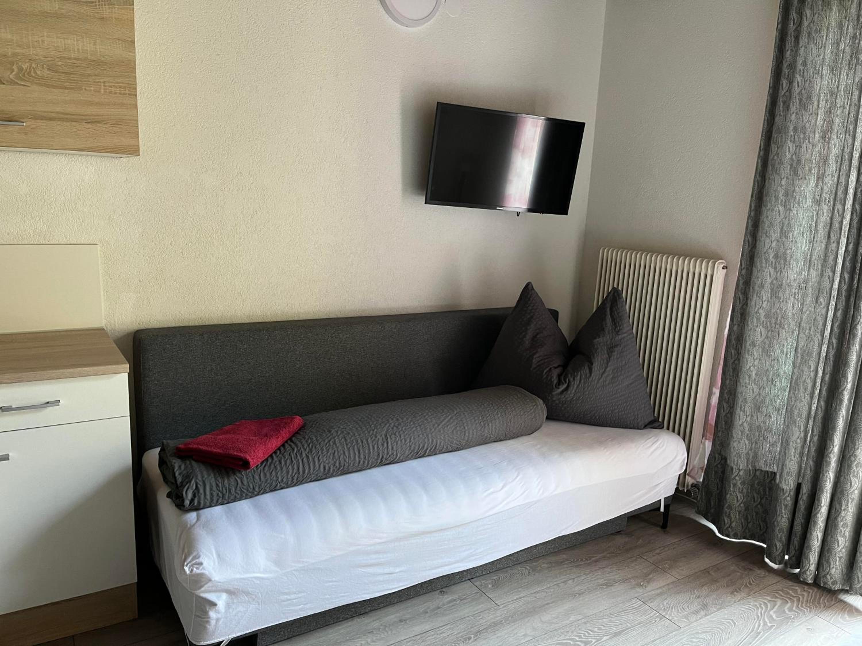 Pension Steiner, 6143 Matrei am Brenner!!Check-in between 15 - 21 o'clock!! No breakfast