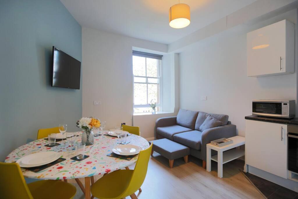 Cosy & Central Broughton 2BR Apt near City Centre