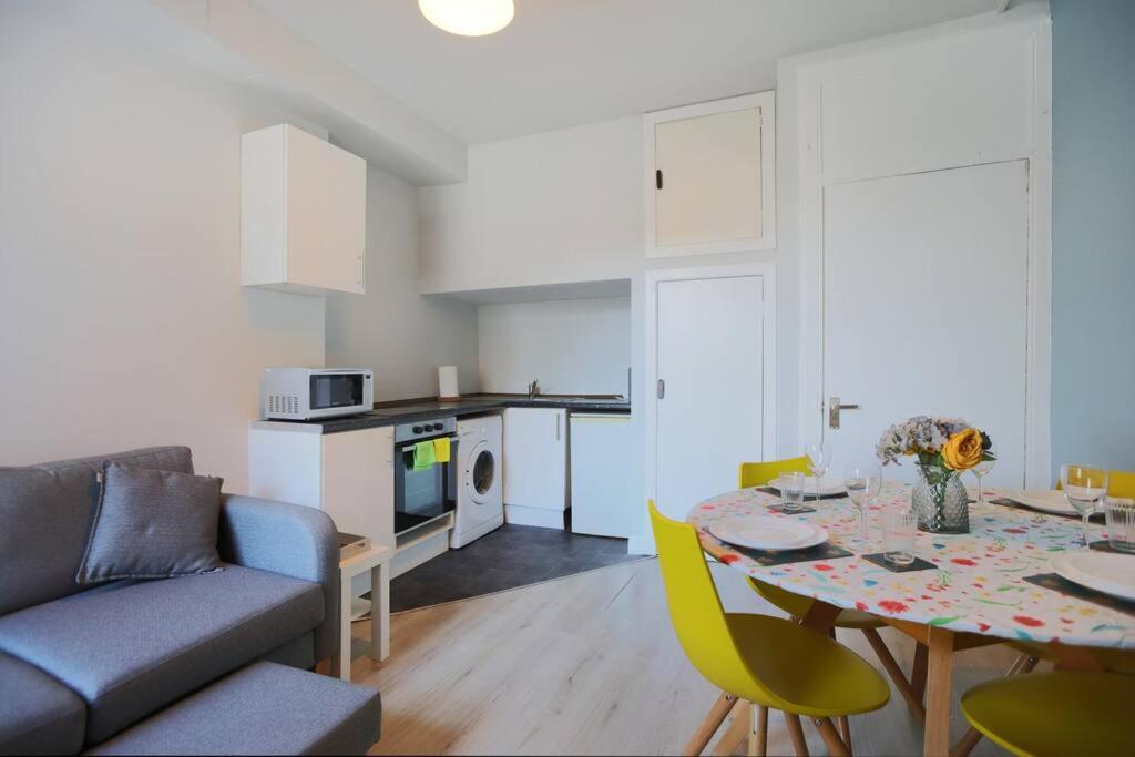 Cosy & Central Broughton 2BR Apt near City Centre