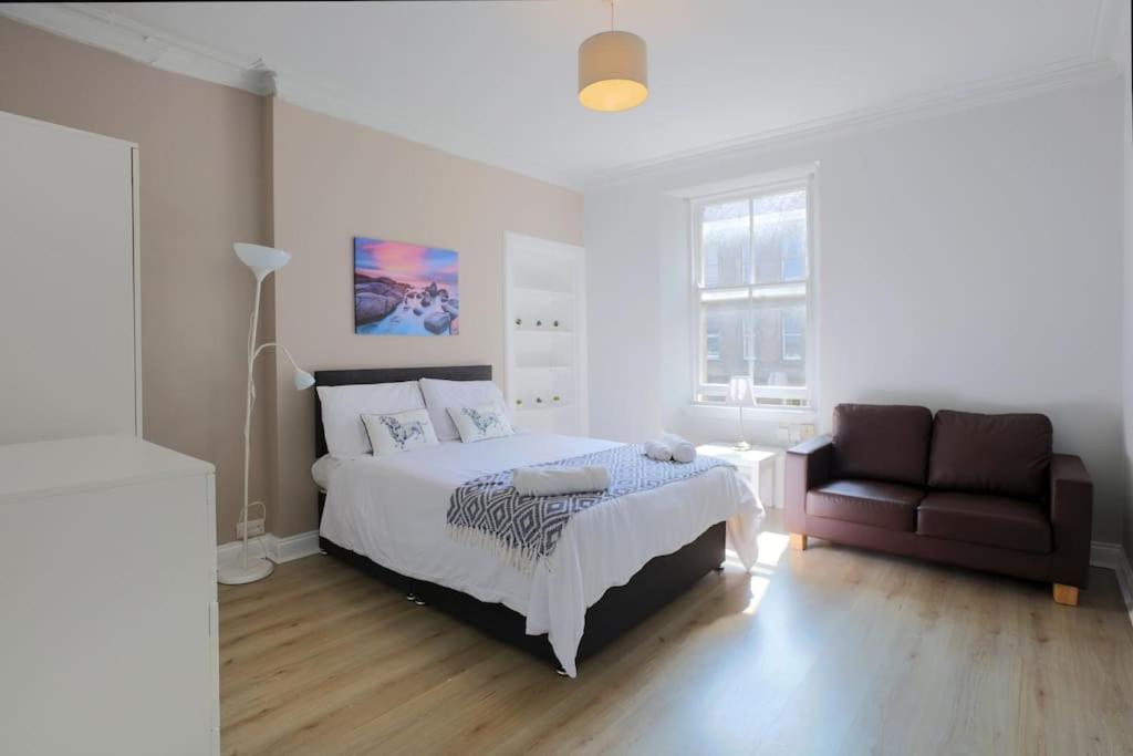 Cosy & Central Broughton 2BR Apt near City Centre