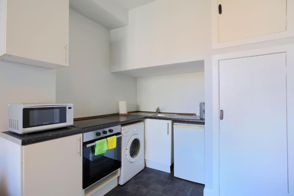 Cosy & Central Broughton 2BR Apt near City Centre photo 4