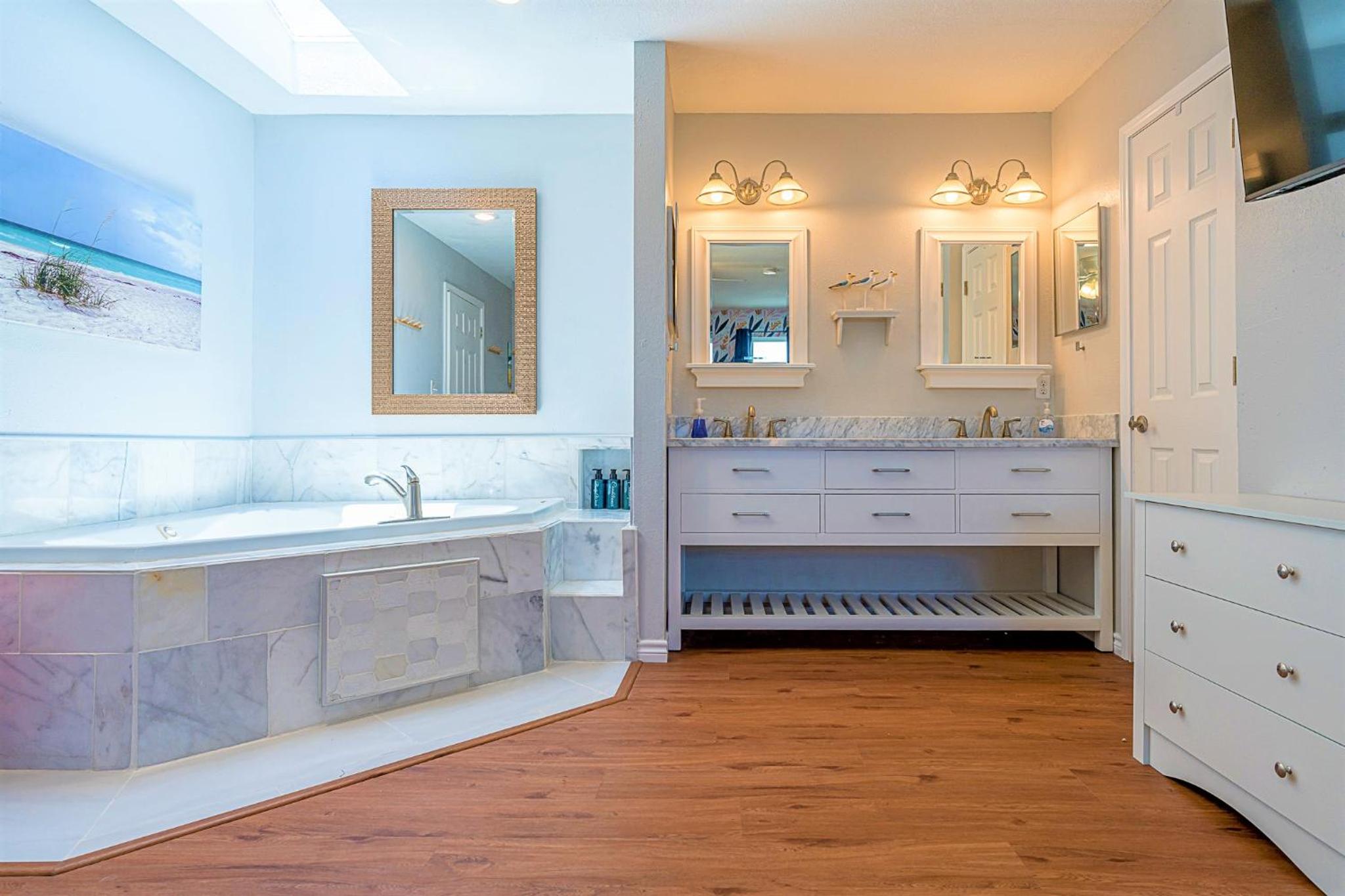 Hot Tub and Jacuzzi Suite! 100 steps from spacious beach and Jetty park! Generations Retreat Sleeps 26 view 3