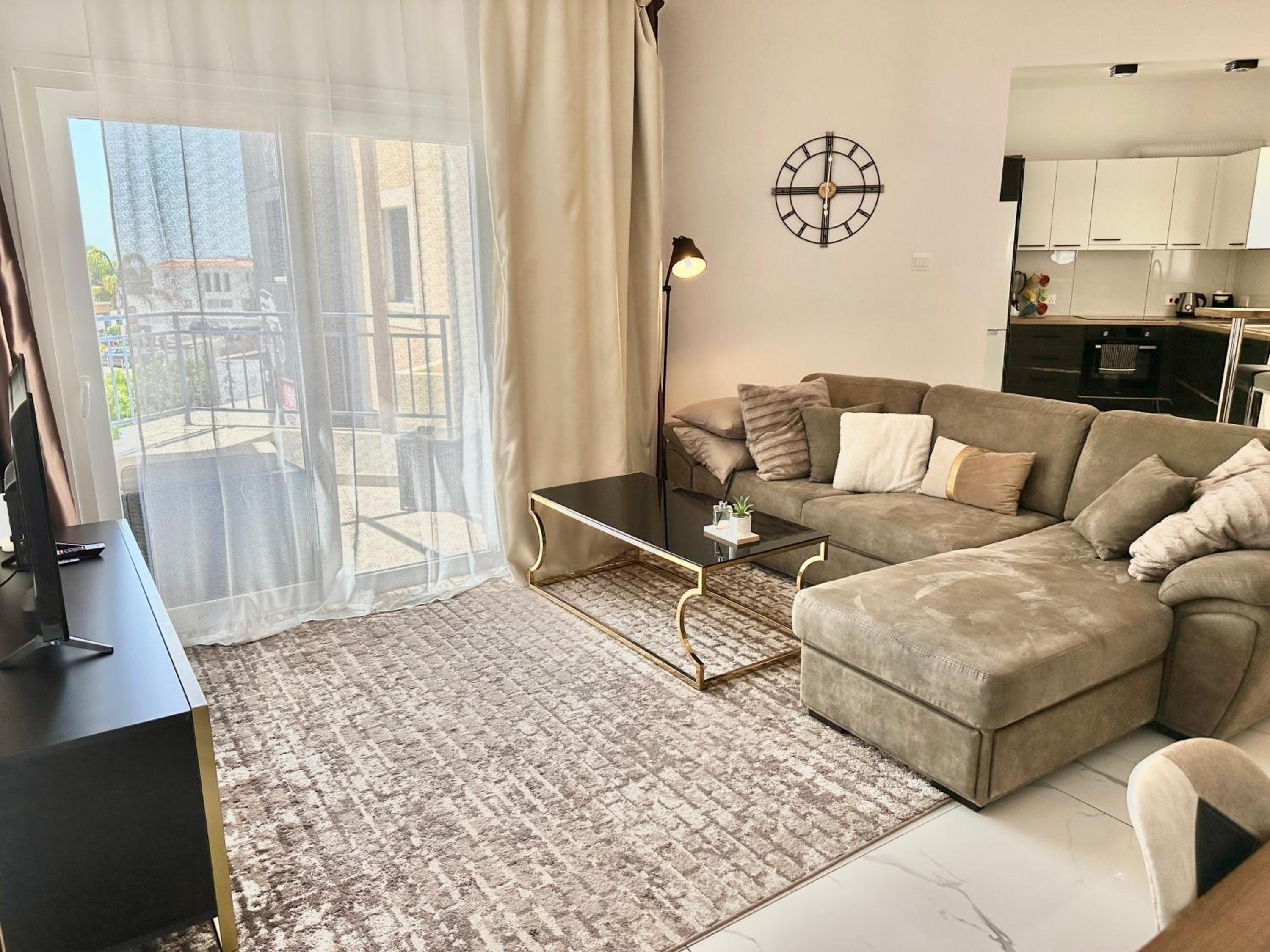 H&O Boulevard Breeze APARTMENT! view 3