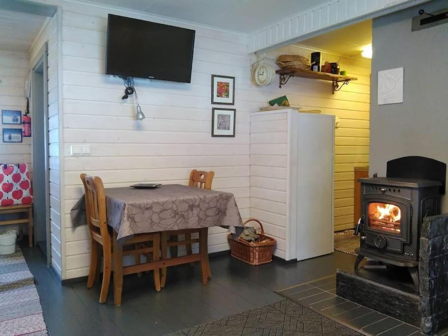 Lysti Cottage by the lake and magical countryside
