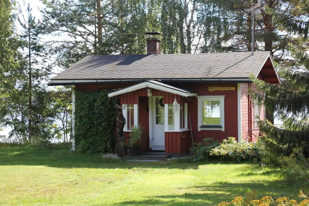 Lysti Cottage by the lake and magical countryside