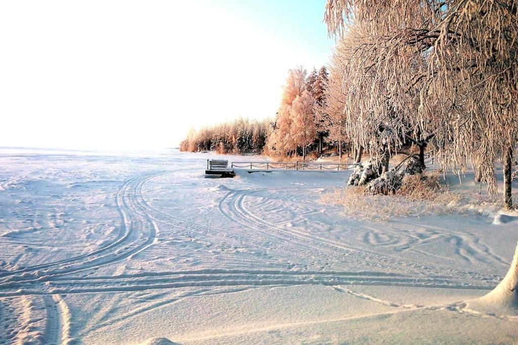Lysti Cottage by the lake and magical countryside