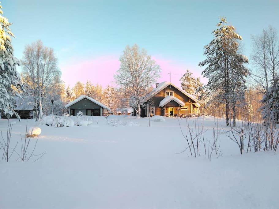 Lysti Cottage by the lake and magical countryside