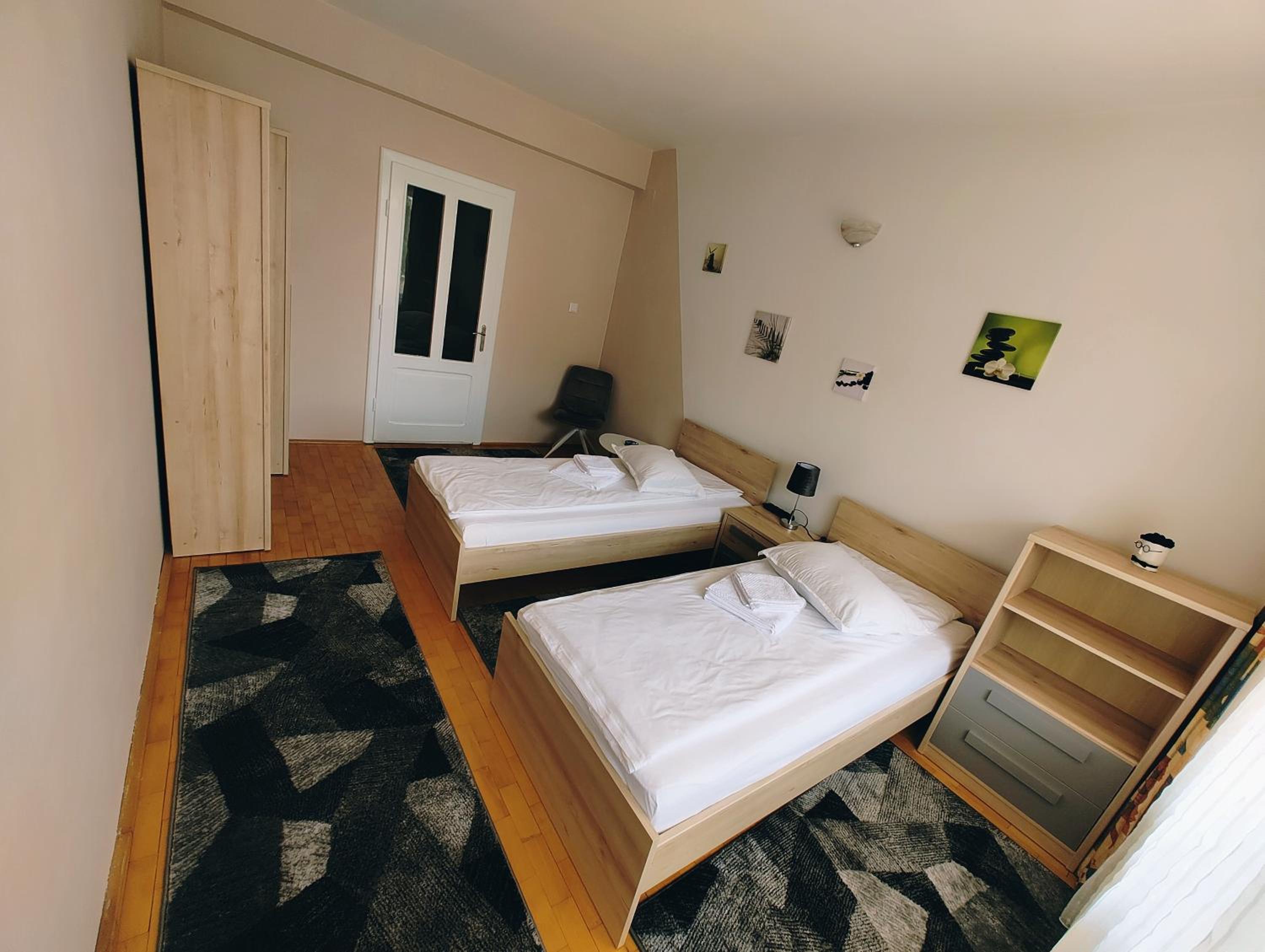 Ten's Apartment - spatios si linistit