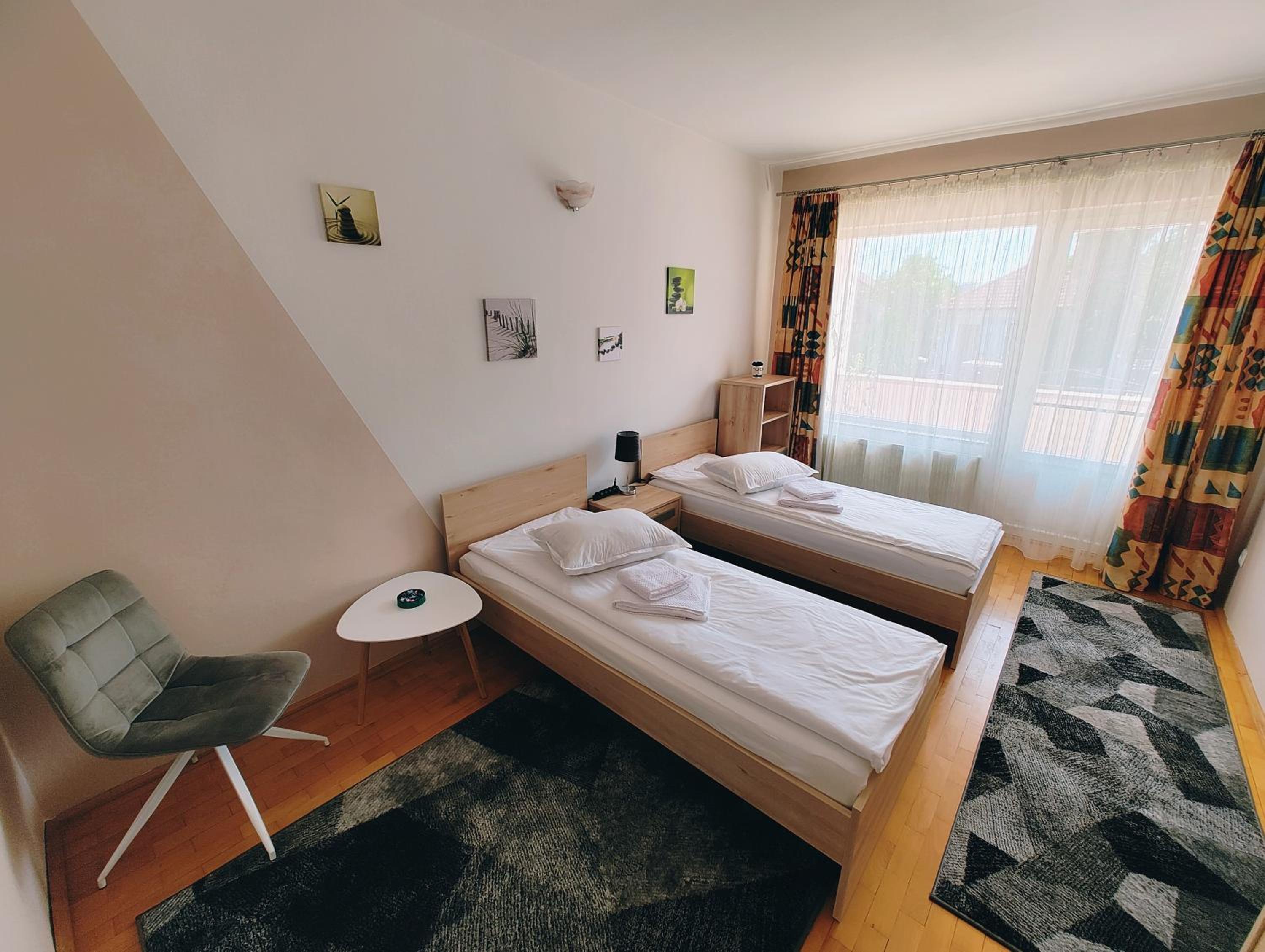 Ten's Apartment - spatios si linistit