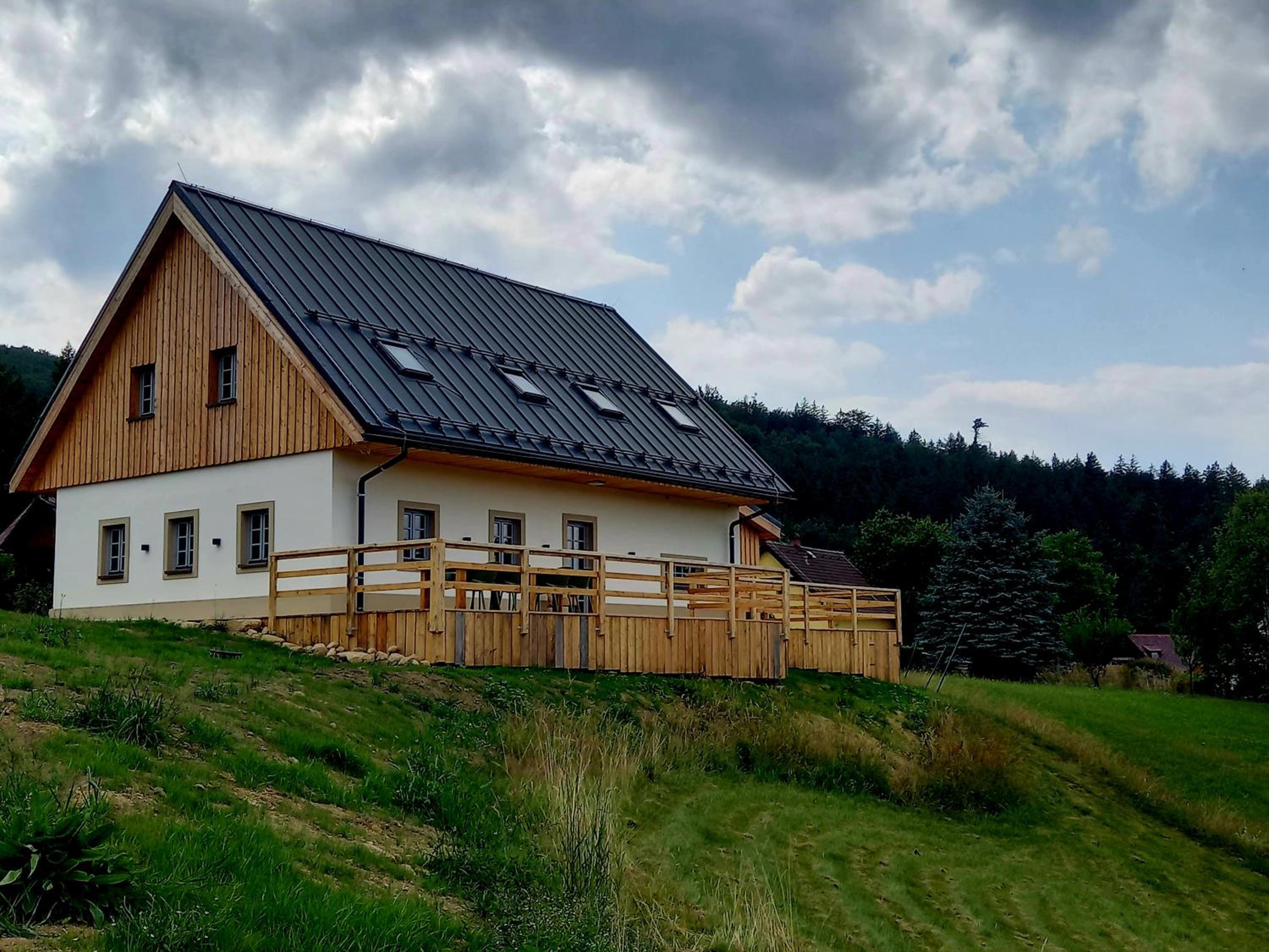 Jizerské hory, apartmány, zahrada, parkování zdarma