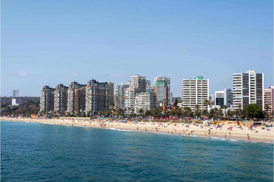 Espacioso y Hermoso departamento con vista 180º al mar insuperable! Excelente ubicación, conexión directa a la playa - caminable, con estacionamiento, vigi
