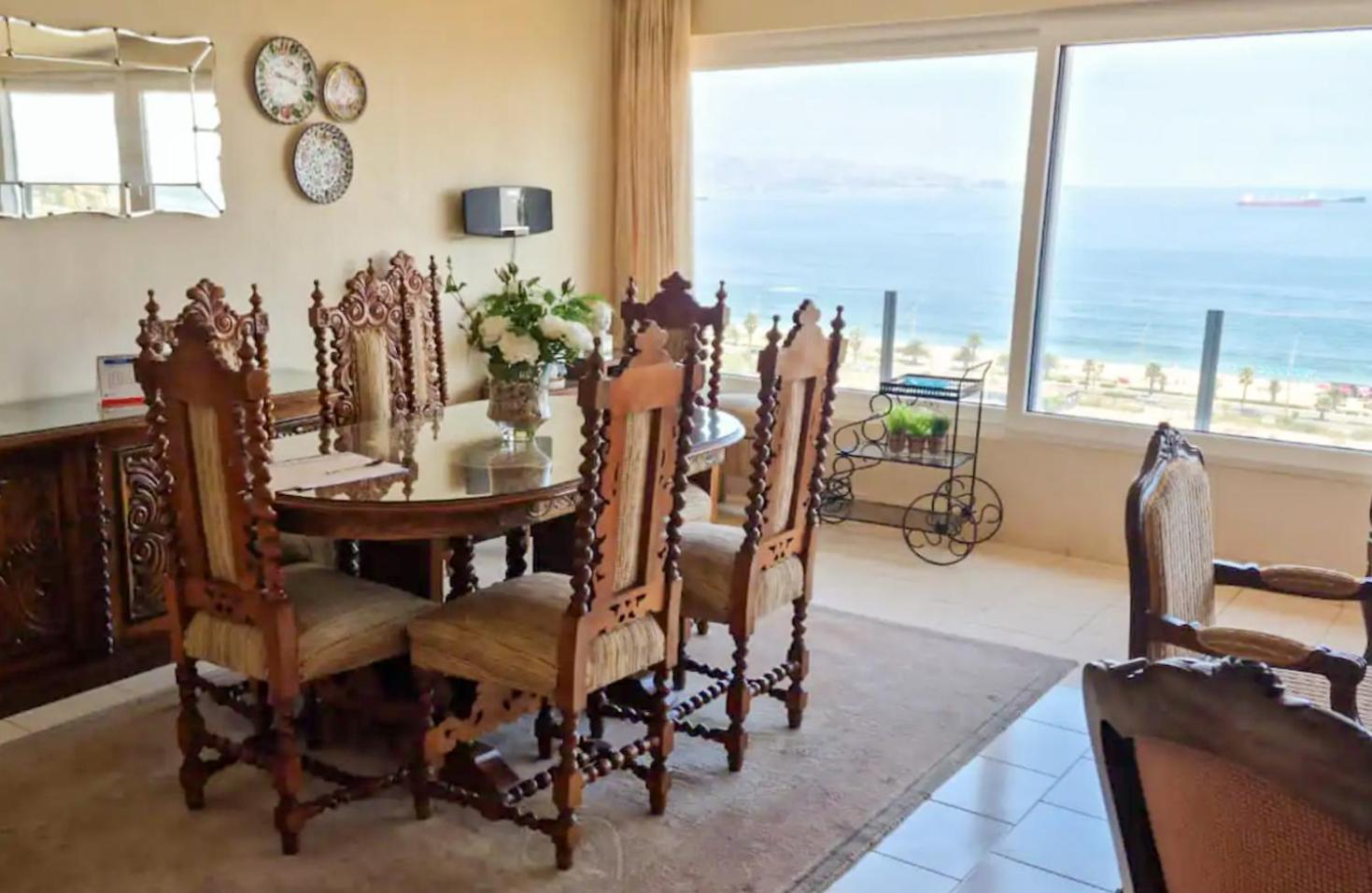 Espacioso y Hermoso departamento con vista 180º al mar insuperable! Excelente ubicación, conexión directa a la playa - caminable, con estacionamiento, vigi