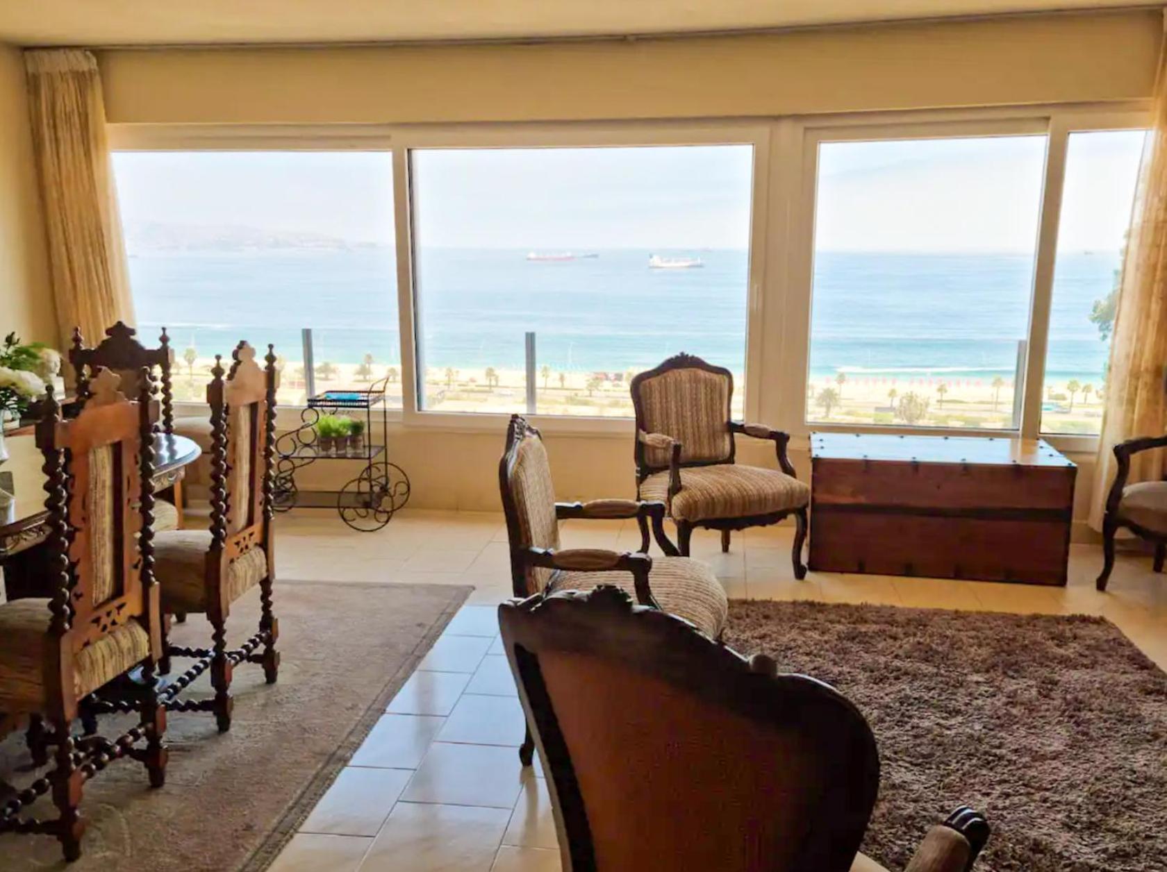 Espacioso y Hermoso departamento con vista 180º al mar insuperable! Excelente ubicación, conexión directa a la playa - caminable, con estacionamiento, vigi