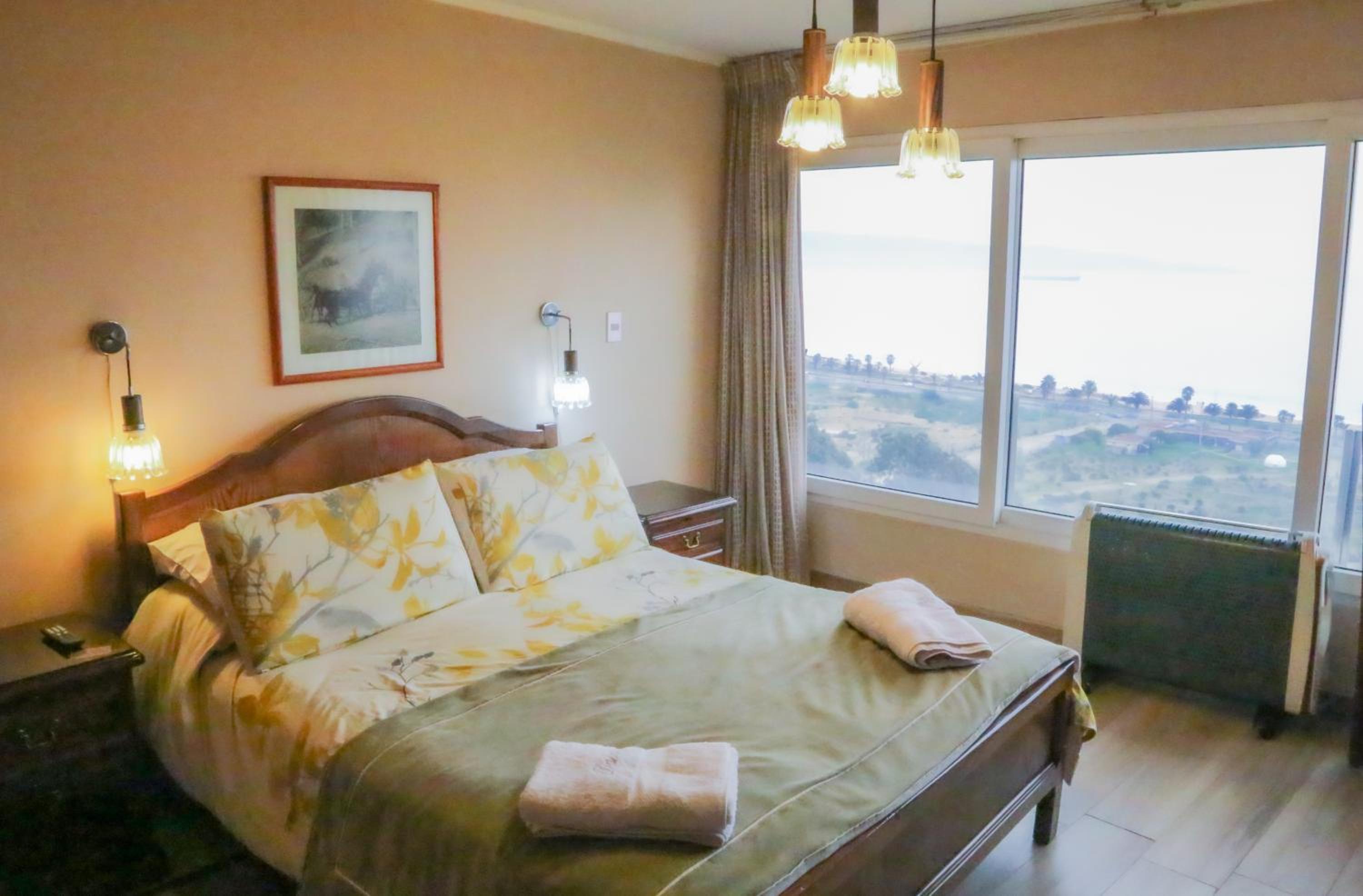 Espacioso y Hermoso departamento con vista 180º al mar insuperable! Excelente ubicación, conexión directa a la playa - caminable, con estacionamiento, vigi