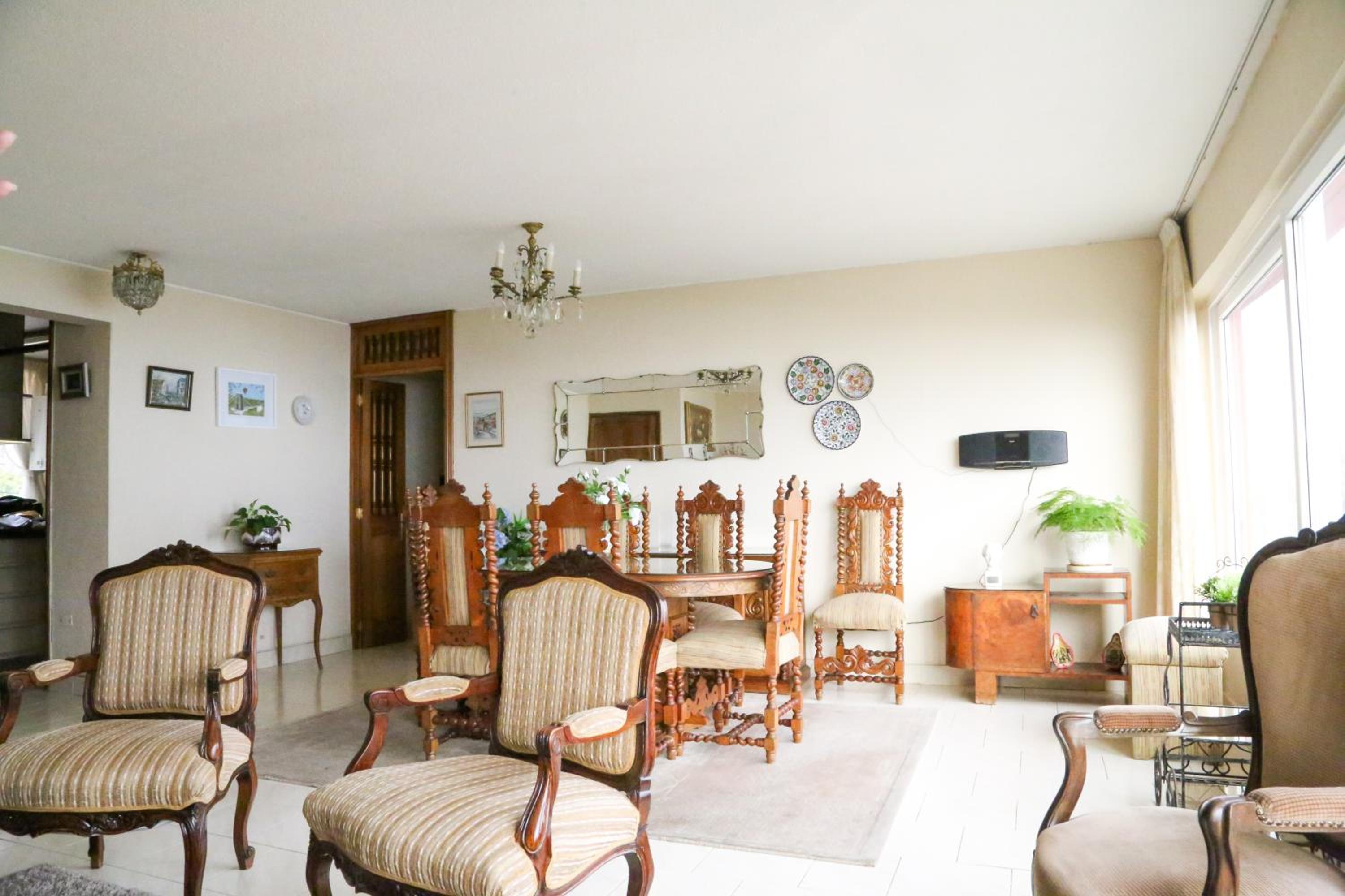 Espacioso y Hermoso departamento con vista 180º al mar insuperable! Excelente ubicación, conexión directa a la playa - caminable, con estacionamiento, vigi