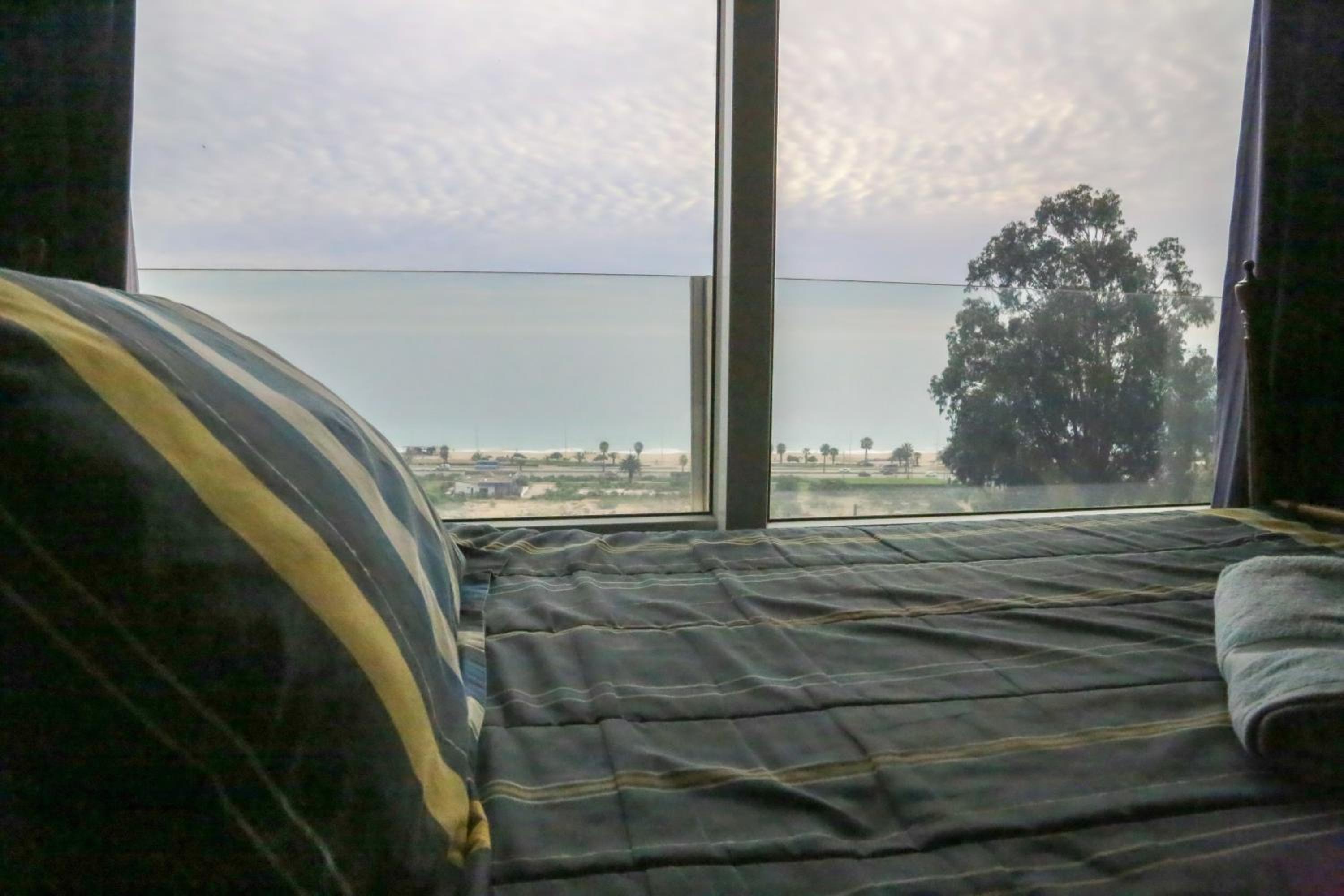 Espacioso y Hermoso departamento con vista 180º al mar insuperable! Excelente ubicación, conexión directa a la playa - caminable, con estacionamiento, vigi