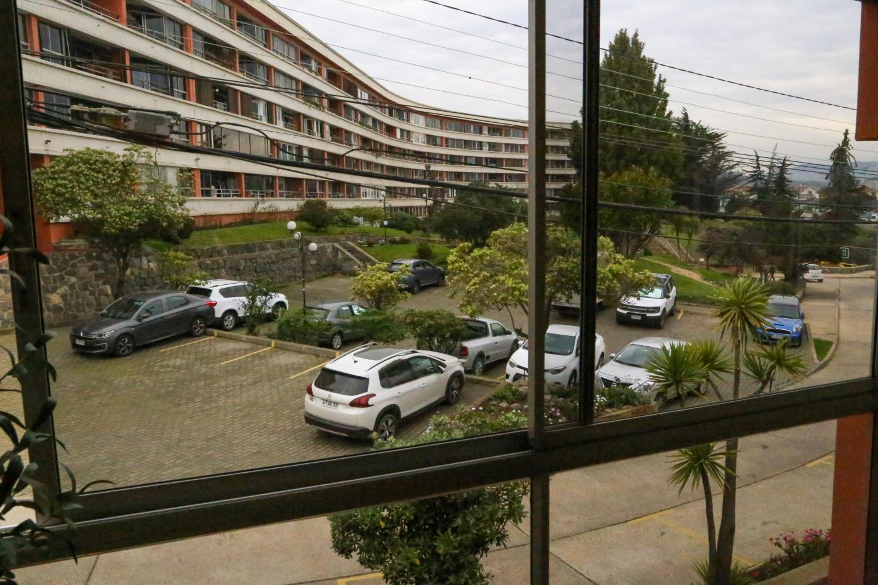 Espacioso y Hermoso departamento con vista 180º al mar insuperable! Excelente ubicación, conexión directa a la playa - caminable, con estacionamiento, vigi