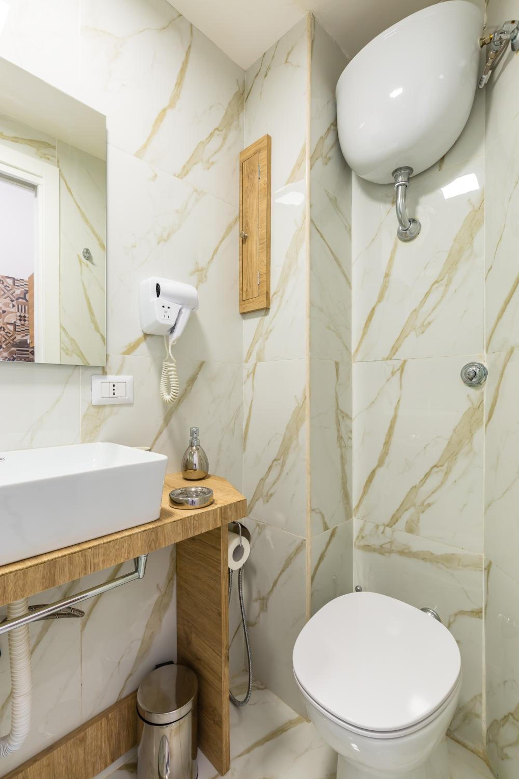 Casa Vacanza Vanity en Naples — bathroom