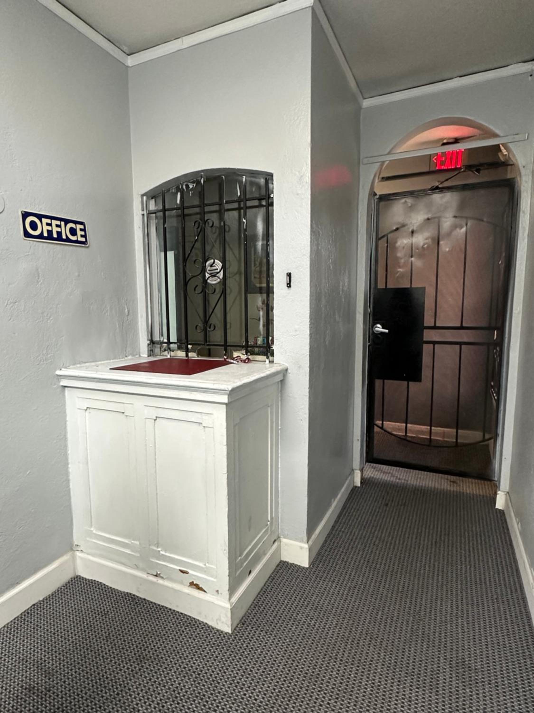 Unity Hotel - No Parking & Rooms Are Upstairs view 4