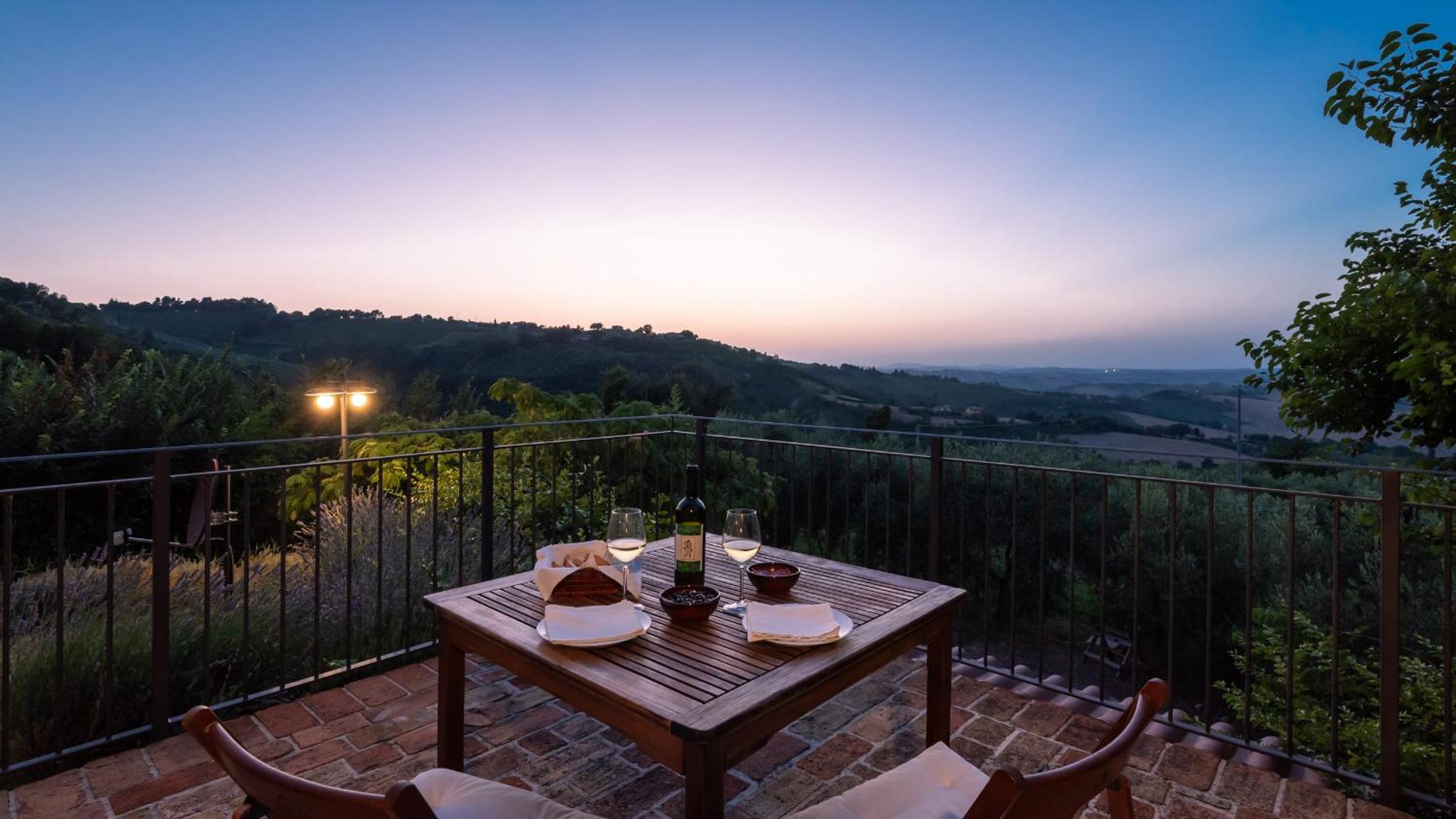 CASALE VERDICCHIO 10&2, Emma Villas view 3