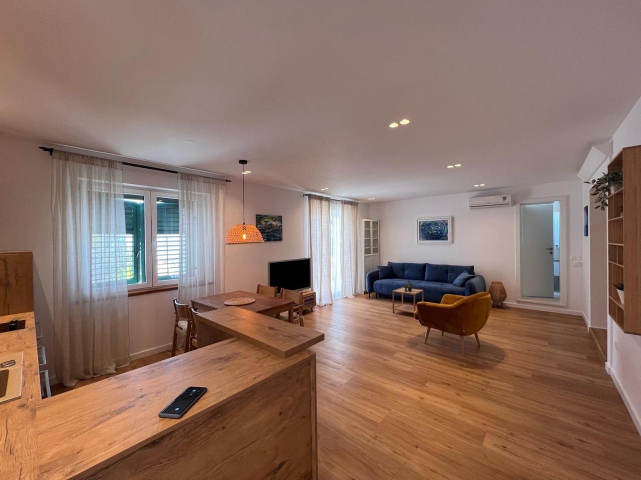 Beachfront Comfort Apartment NIVES view 3