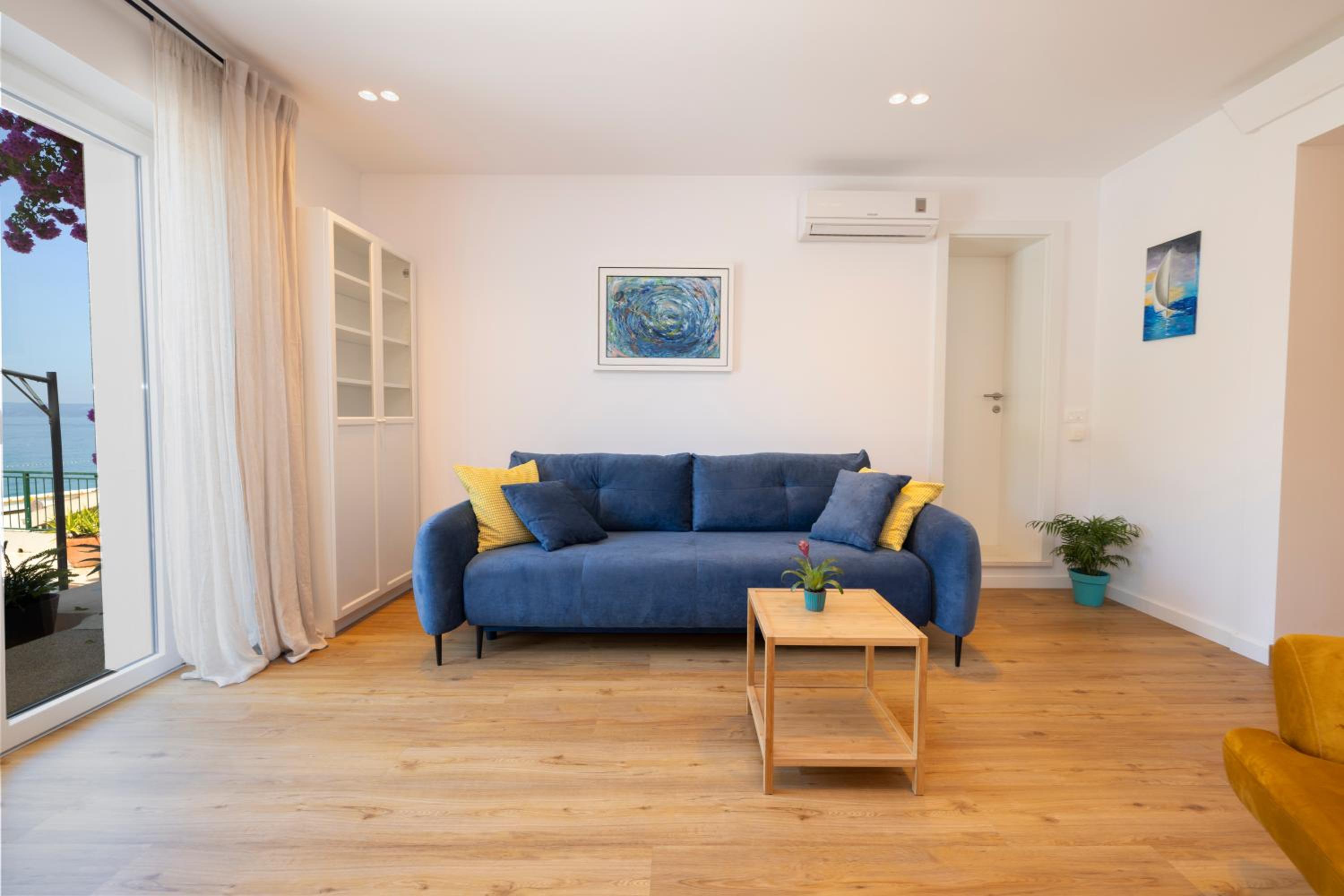 Beachfront Comfort Apartment NIVES view 4