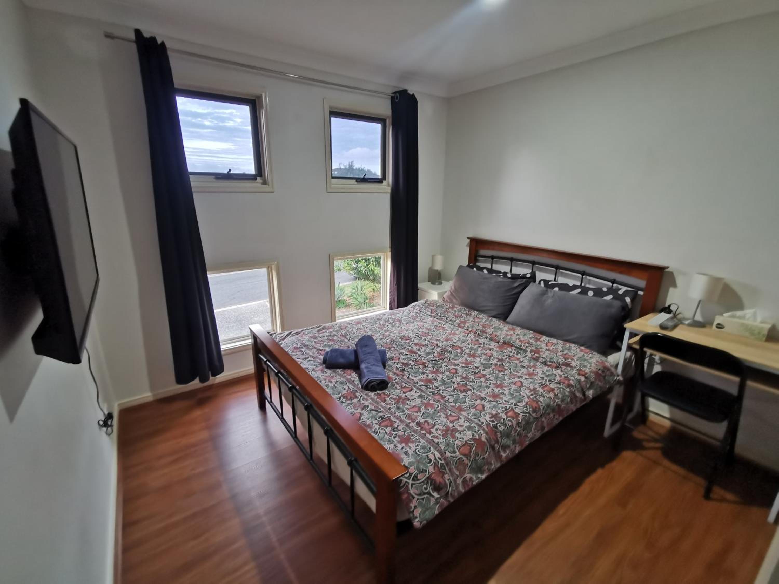 Shared house with other guests near shopping center and theme parks