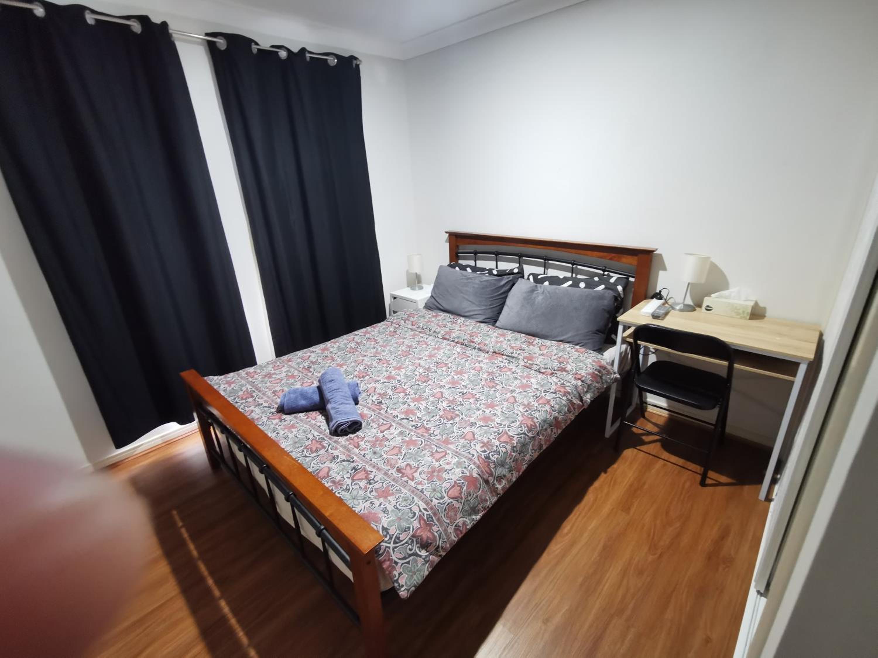 Shared house with other guests near shopping center and theme parks