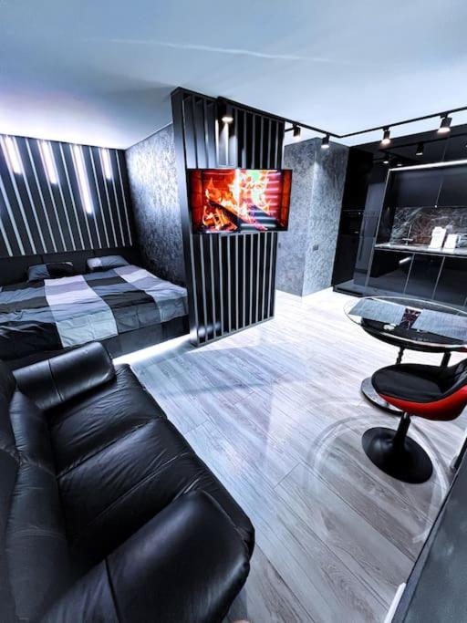 Hotel Boutique Studio Apartment - Image 1