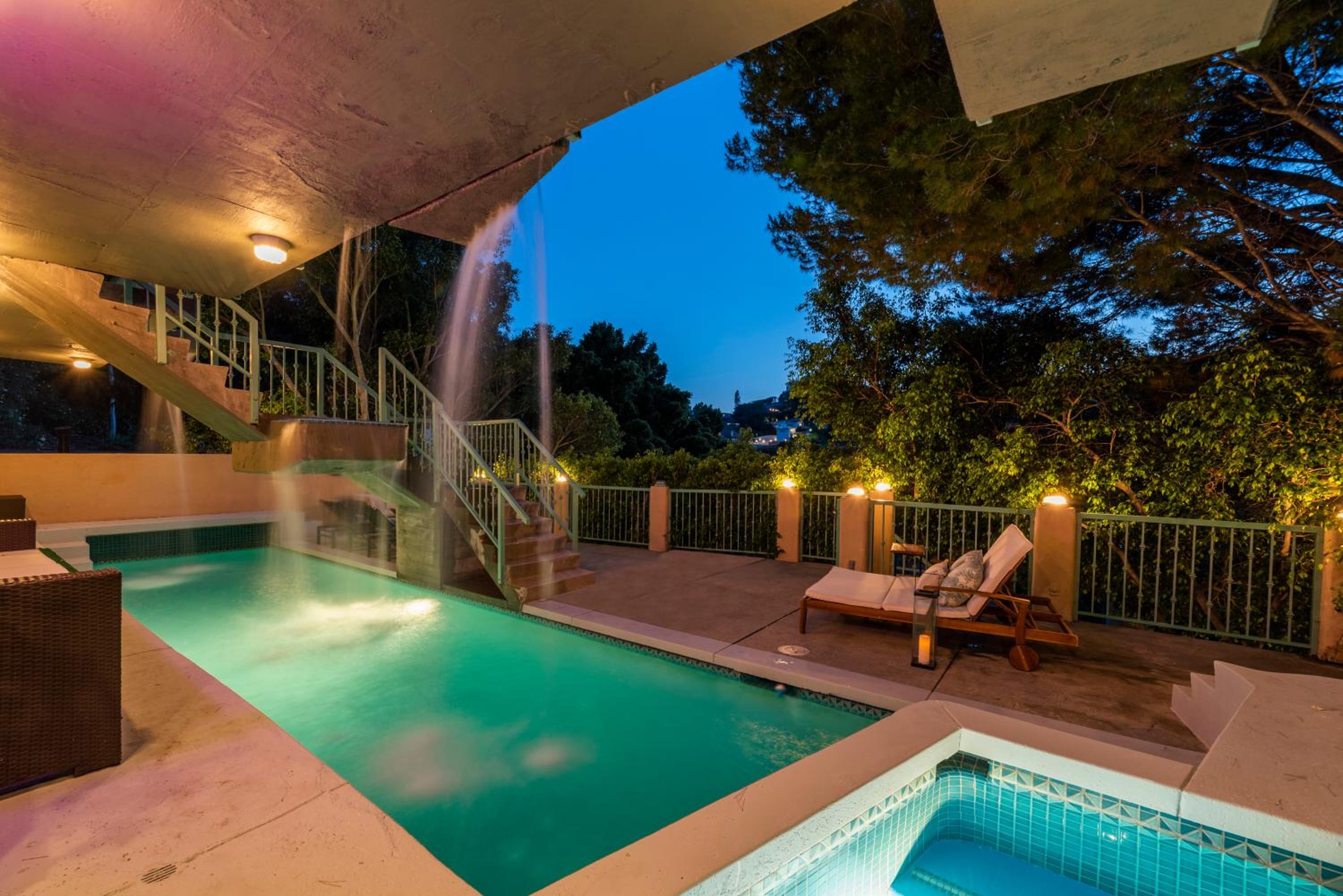 Laurel Canyon Hideaway - booking issues email Lawrencelaurelcyn at gmail