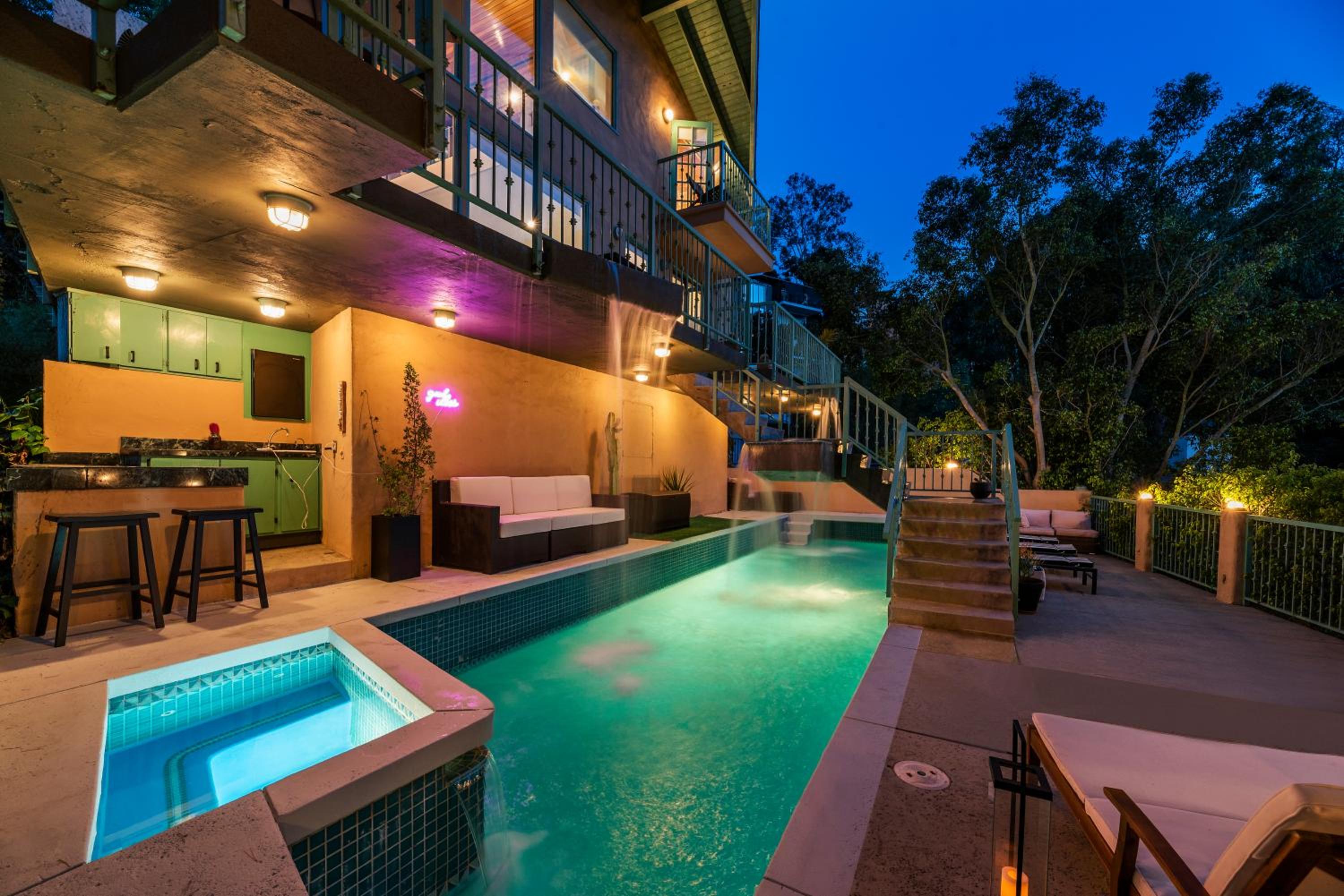 Laurel Canyon Hideaway - booking issues email Lawrencelaurelcyn at gmail