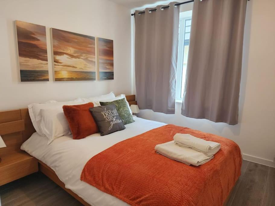 Paradigm Court, Modern 2-Bedroom Apartment F2, Oxford view 4