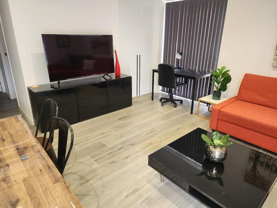 Paradigm Court, Modern 2-Bedroom Apartment F2, Oxford view 3