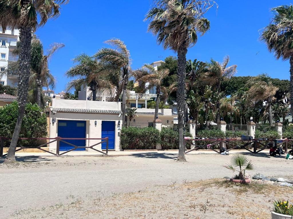 VILLA EN PRIMERA LINEA PLAYA