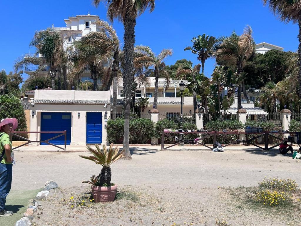 VILLA EN PRIMERA LINEA PLAYA