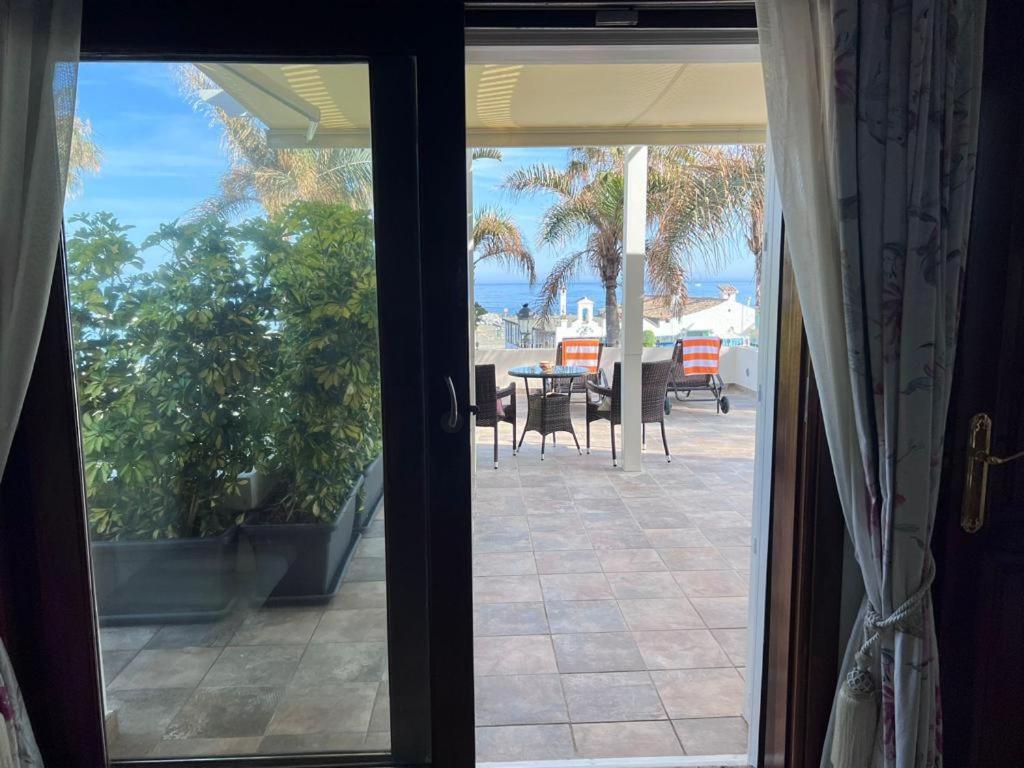VILLA EN PRIMERA LINEA PLAYA