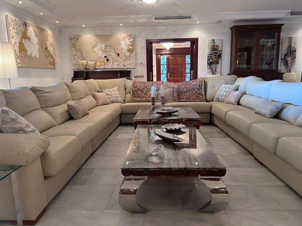 VILLA EN PRIMERA LINEA PLAYA