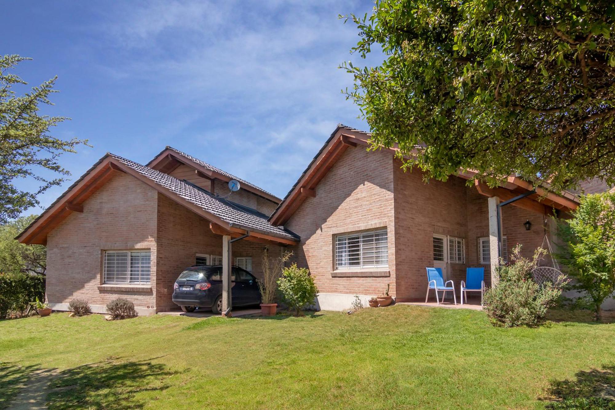 Hotel Casa Arboles De Tala con parque amplio - Image 1