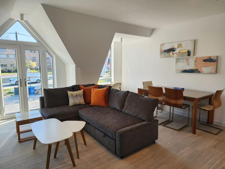 Paradigm Court, Modern 1-Bedroom Apartment (6), Oxford view 3