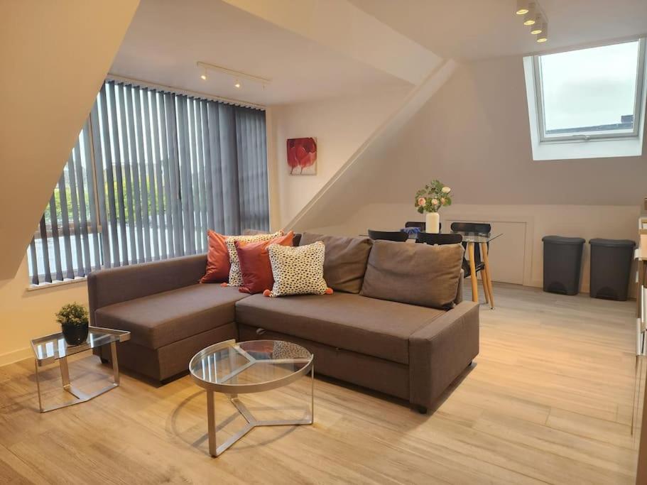 Paradigm Court, Modern 1-Bedroom Apartment, Oxford view 4