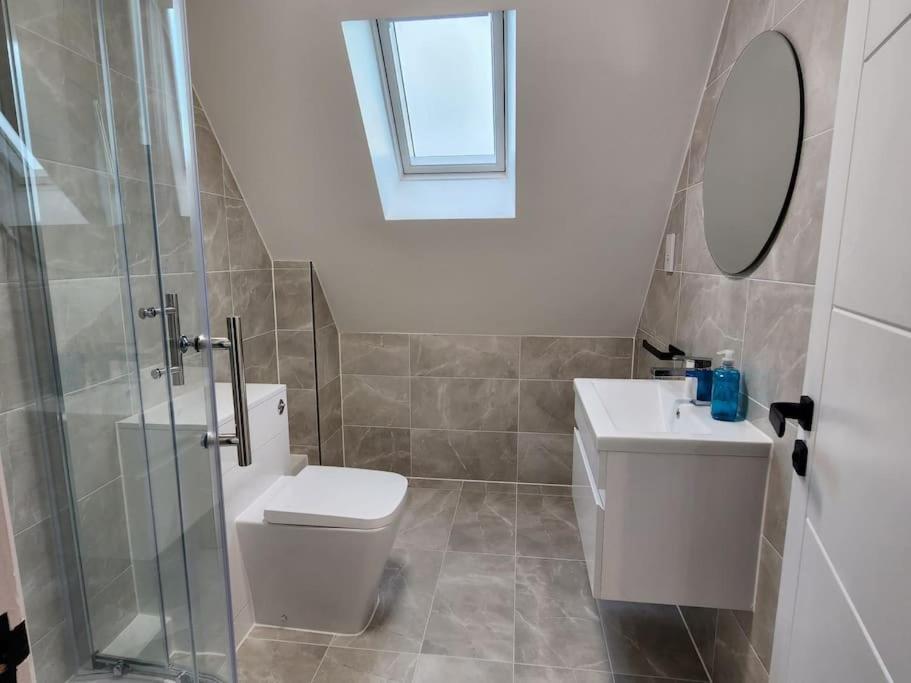 Paradigm Court, Modern 1-Bedroom Apartment, Oxford view 3