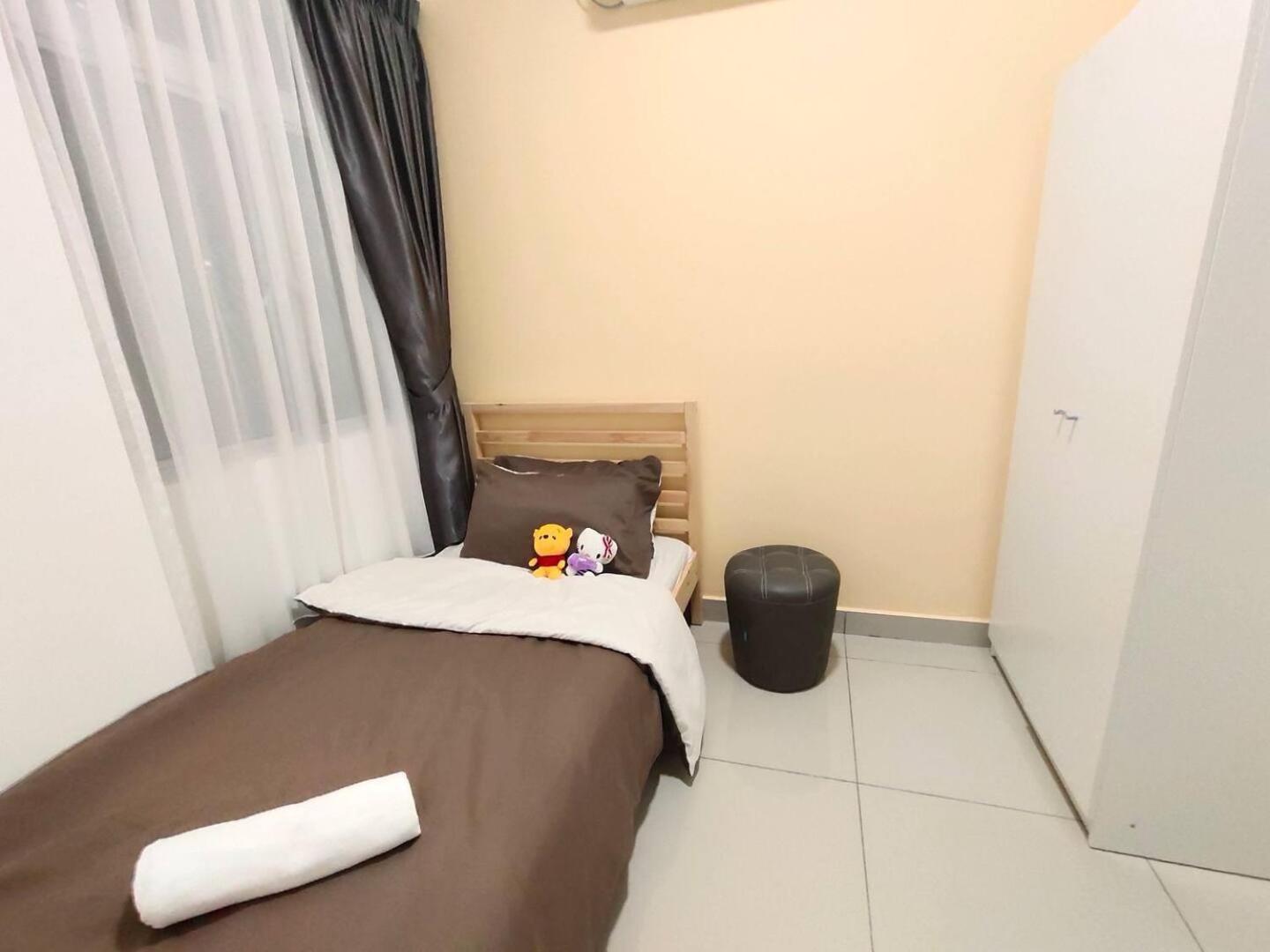 Kulai d putra suites beside ioiMall near JPO and Airport view 2