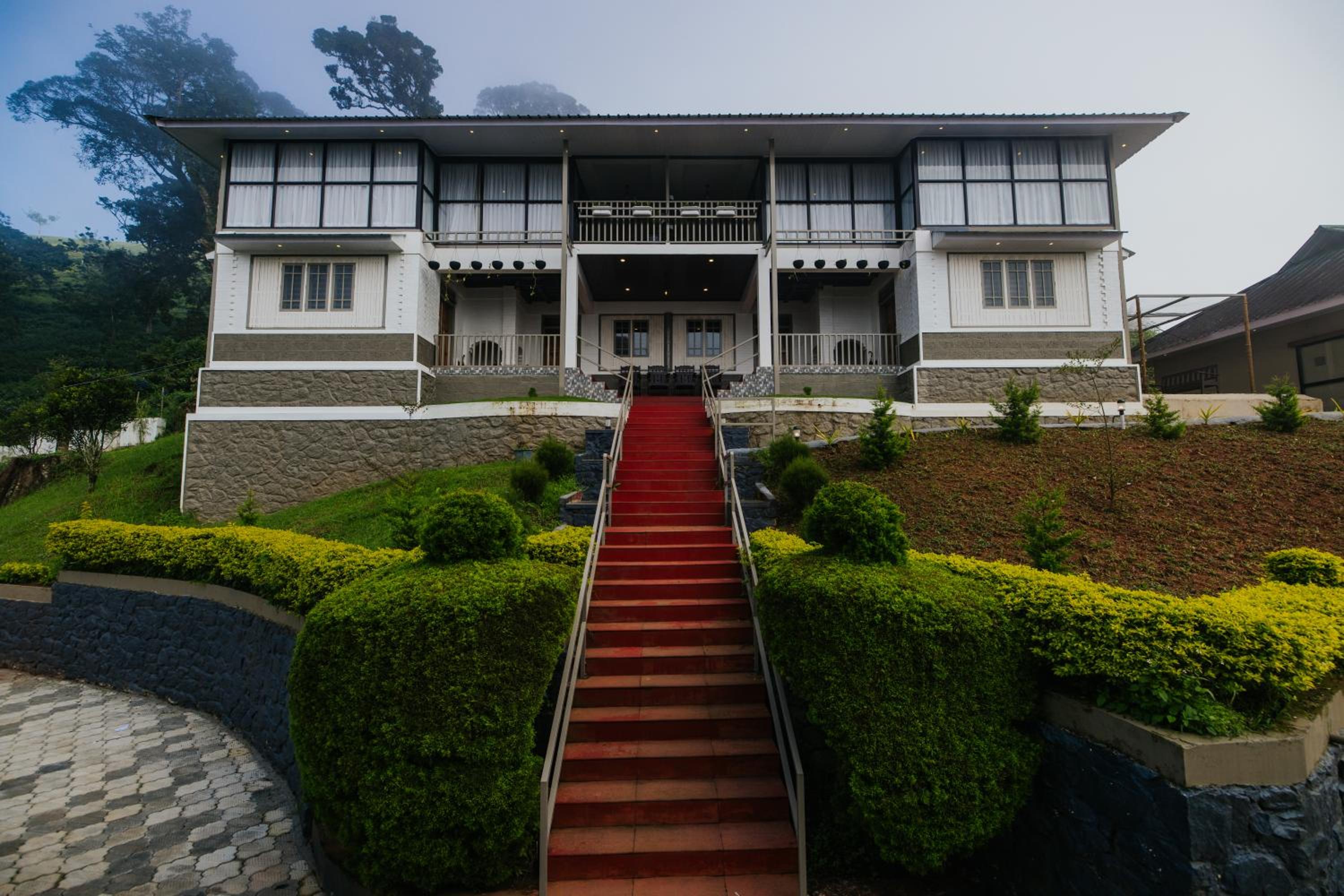 Misty Courtyard Resort