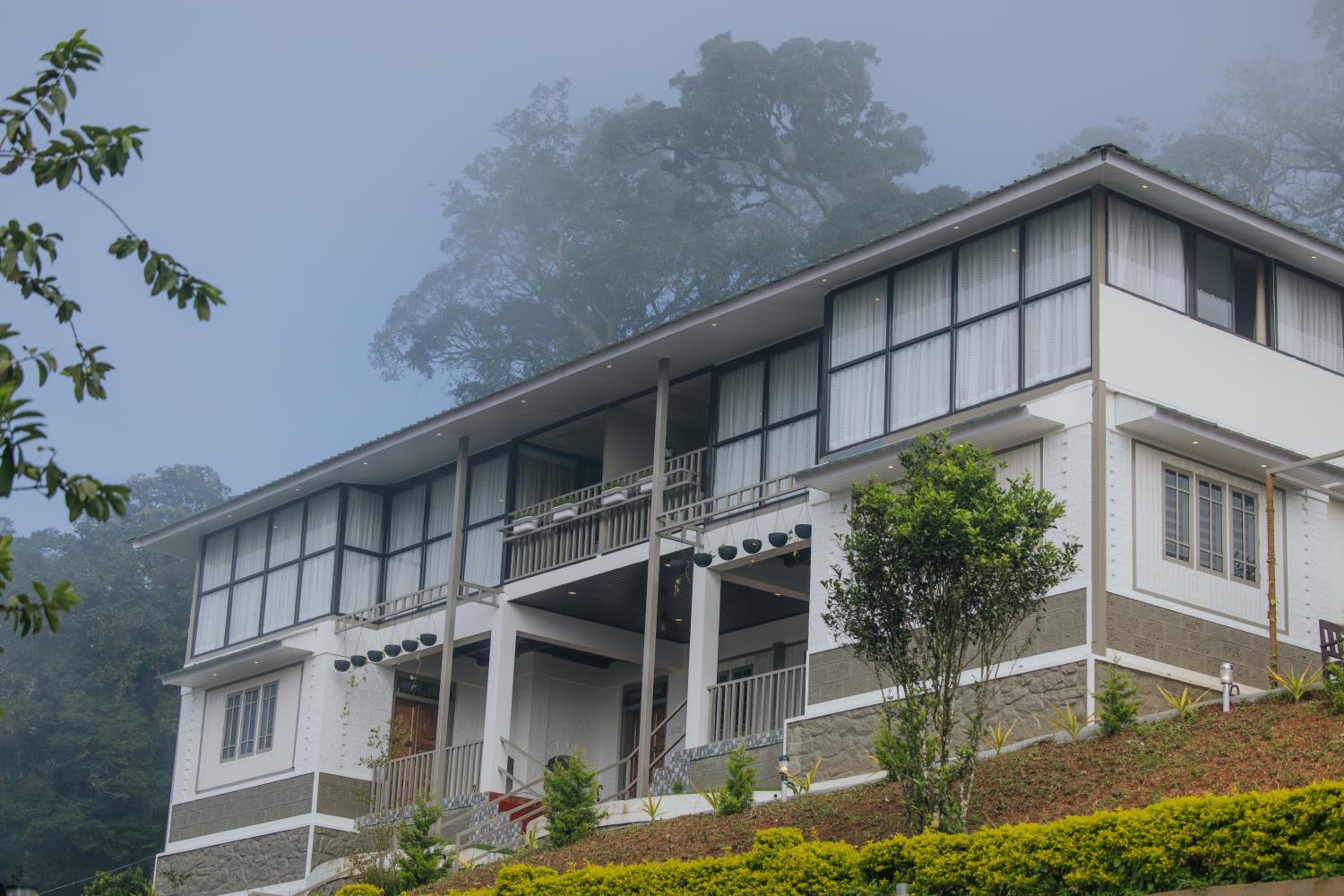Misty Courtyard Resort