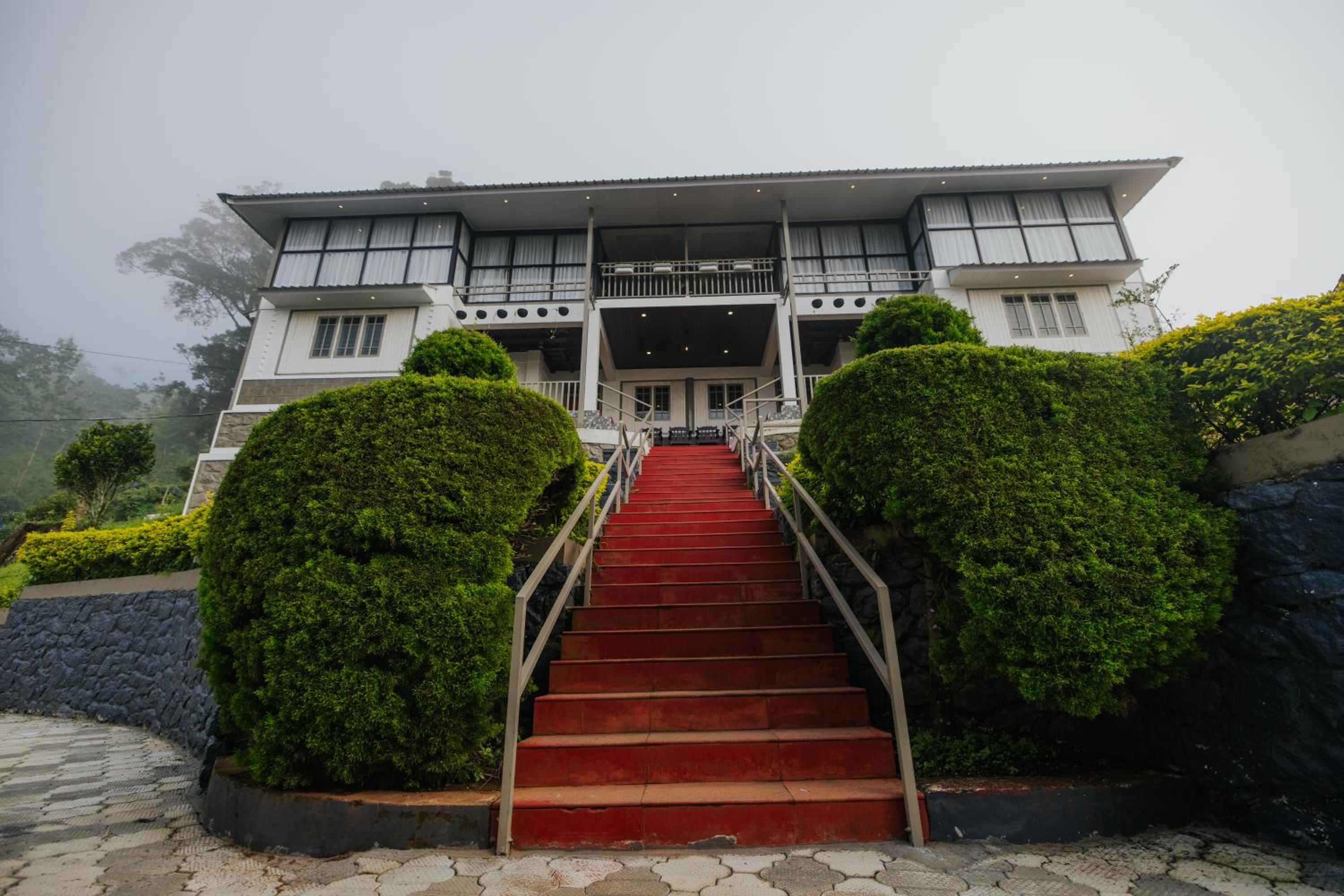 Misty Courtyard Resort