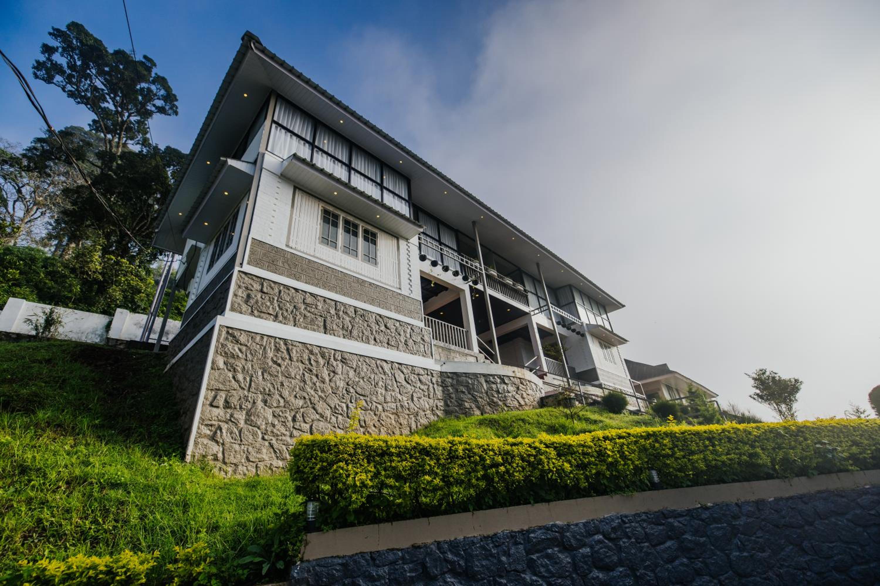 Misty Courtyard Resort