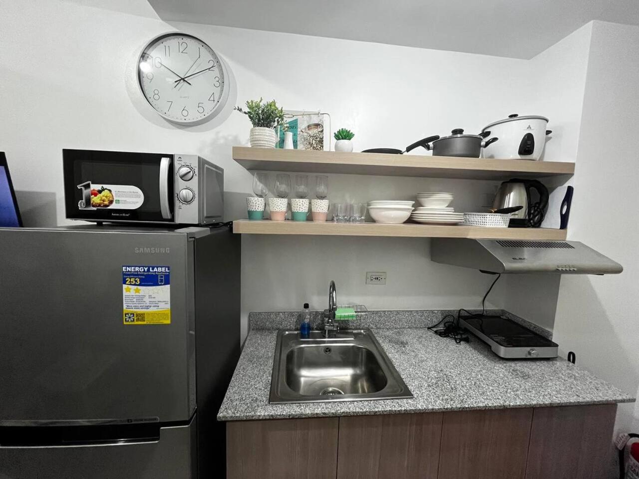 Stylish 1BR Condo @ SM Southmall view 5