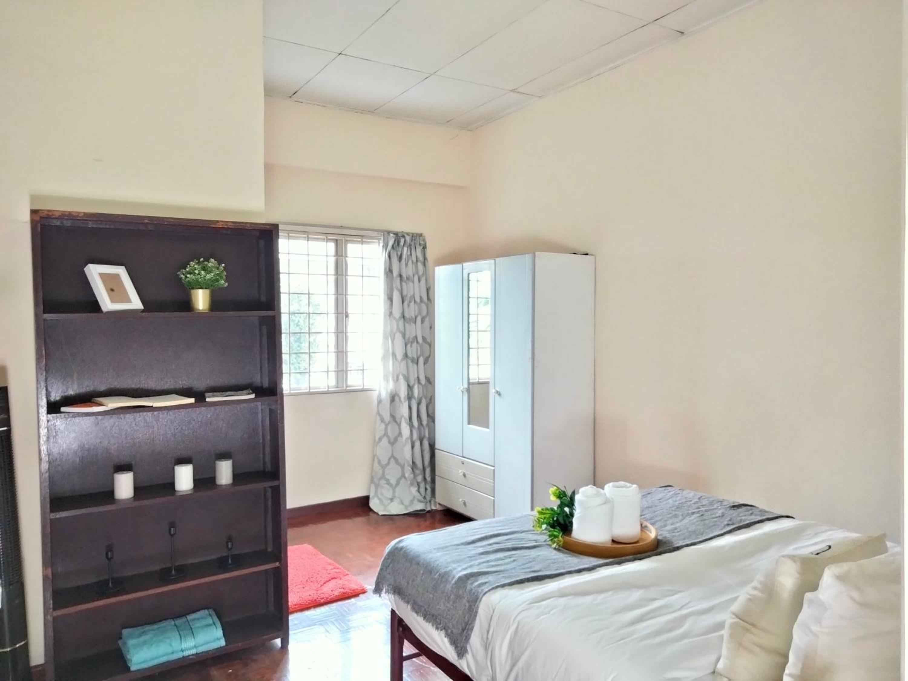 OUG Cozy 3Br 8-9pax 3storey townhouse Bukit OUG